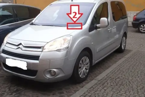 Gdzie dokładnie jest lewarek w Citroënie Berlingo? Sprawdź i uniknij problemów!