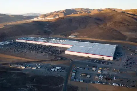 Tesla: Jaki kraj? Amerykańskie korzenie i globalne fabryki