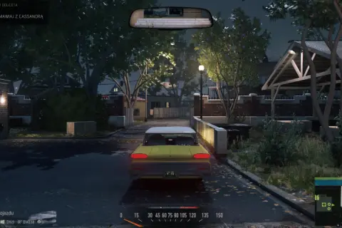 Żółty samochód na nocnej ulicy w grze Mafia III.