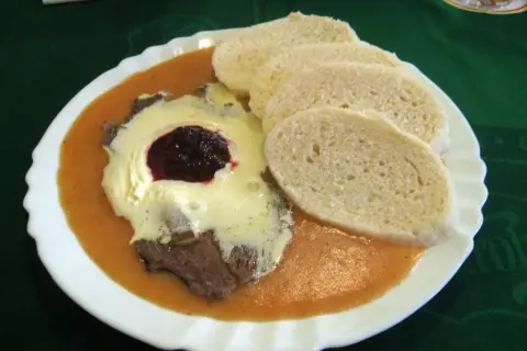 Gdzie zjeść w Pradze? Najlepsze restauracje i ukryte skarby kulinarne