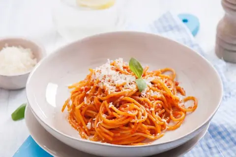Thermomix Spaghetti Napoletana: Czy to najprostszy włoski klasyk?