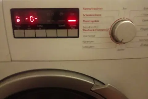 Co oznaczają kontrolki w pralce Bosch? Odkryj ich znaczenie i rozwiązania