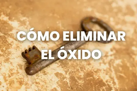 Llave antigua oxidada con texto "Cómo eliminar el óxido". Aprende cómo quitar el óxido del hierro.