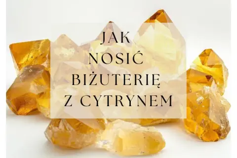 Kryształy cytrynu o żółto-pomarańczowym odcieniu na białym tle.