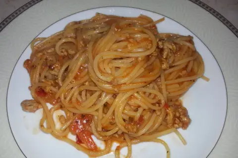 Szybkie spaghetti na passatcie: prosty przepis na pyszne danie