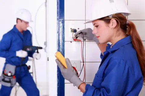 Jak zostać elektrykiem po liceum i uniknąć najczęstszych błędów