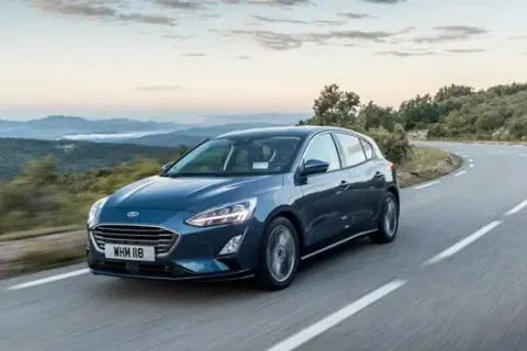 Pojemność baku Ford Focus (MK1-MK4). Ile naprawdę mieści?