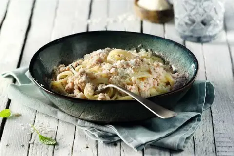 Białe spaghetti - łatwy przepis na pyszne danie, które zachwyca