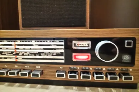 Jak włączyć radio Vintage Cuisine i cieszyć się ulubioną muzyką