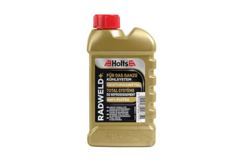 Złota butelka uszczelniacza do chłodnic Holts Radweld+. Opis produktu informuje o jego zastosowaniu i potencjalnych skutkach ubocznych, jeśli nie jest używany zgodnie z instrukcją.