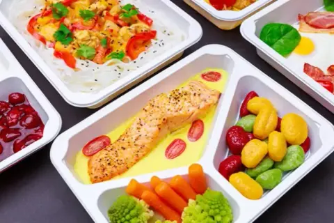 Catering dietetyczny czy warto? Odkryj ukryte korzyści i oszczędności