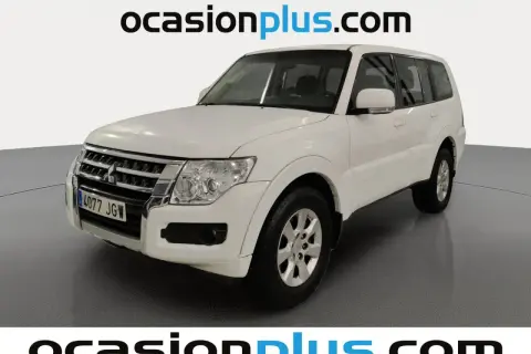 Mitsubishi Montero 3.2 DID 200cv blanco, listo para la aventura.