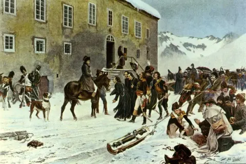 Napoléon Bonaparte jeune, à cheval, observe son armée traversant un col enneigé. Un chien accompagne la troupe.