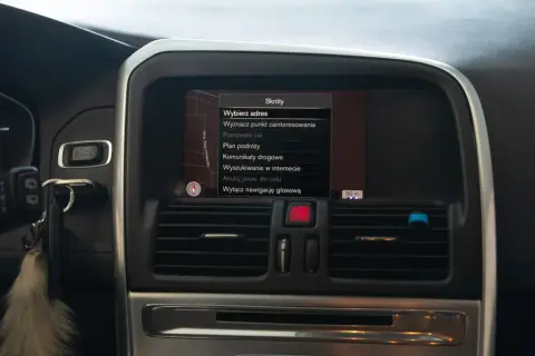Volvo XC60: Aktualizacja map nawigacji za darmo? Poradnik krok po kroku