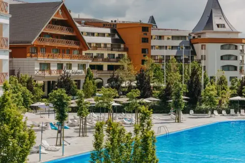 Hotel Gołębiewski Karpacz z basenem i leżakami. Wiele osób szuka hotel Gołębiewski Karpacz opinie, by sprawdzić ofertę.