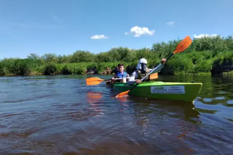 Spływy kajakowe Podlasie: Odkryj rzeki, trasy i jak zaplanować!