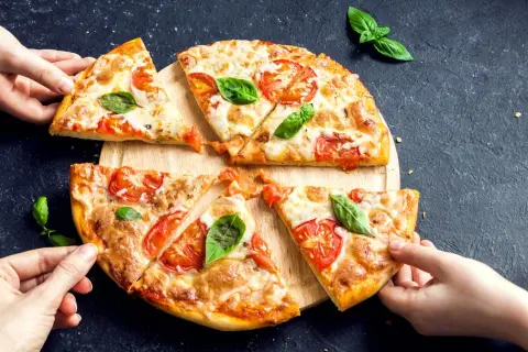 Jakie drożdże do pizzy wybrać, by uniknąć nieudanych wypieków?