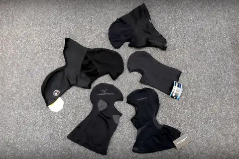 Jaka kominiarka pod kask motocyklowy zapewni Ci komfort i ciepło?