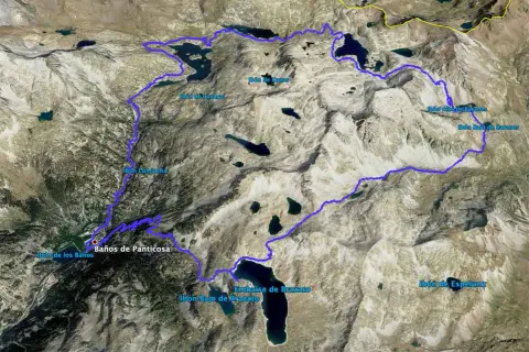Mapa de rutas desde Baños de Panticosa, mostrando senderos azules que rodean ibones como Lumpiacha, Guarga y Brazato.