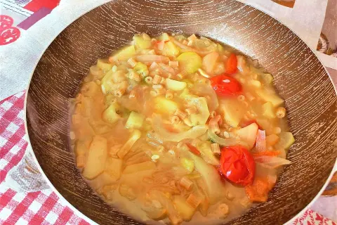 Minestra Zucchine e Patate: Ricetta Facile, Veloce e Cremosa