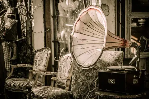 Jak uziemić gramofon bez uziemienia i uniknąć zakłóceń audio