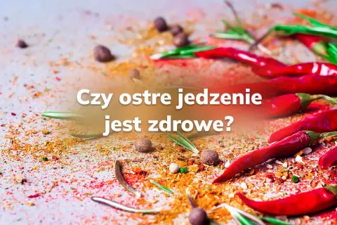 Czerwone papryczki chili i przyprawy rozsypane na stole. Czy ostre jedzenie jest zdrowe?