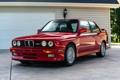 BMW M3 E30: Kultowy Klasyk i Inwestycja? Co musisz wiedzieć