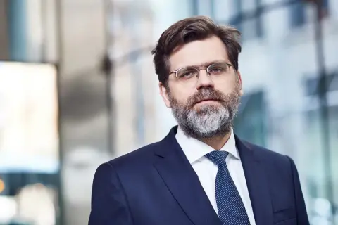 Doradca podatkowy a prawnik: kluczowe różnice i wybór eksperta