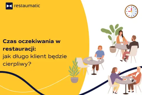 Ludzie siedzą przy stolikach w kawiarni, piją kawę i rozmawiają. Zegar na ścianie pokazuje, że czas oczekiwania w restauracji może być długi.