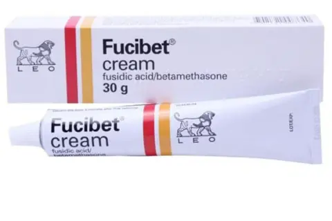 Krem Fucibet lipid, w tubce i pudełku, zawiera kwas fusydowy i betametazon.