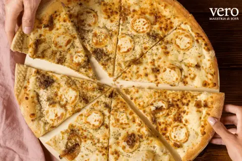 Pizza we Włoszech: Jedz jak Włoch i uniknij faux pas!
