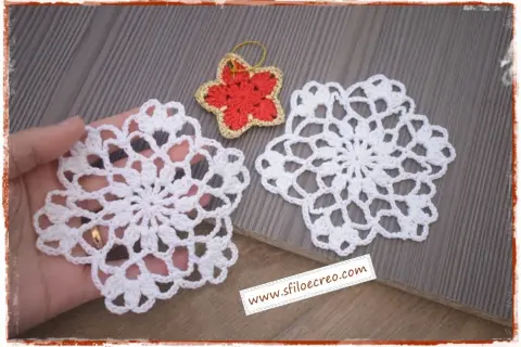 Fiocchi di neve uncinetto schemi gratis. Delicati fiocchi di neve all'uncinetto, perfetti per decorare il tuo Natale.