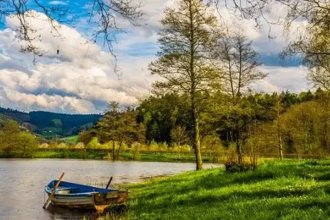 Najlepsze atrakcje nad jeziorem Sielpia – co warto zobaczyć i zrobić