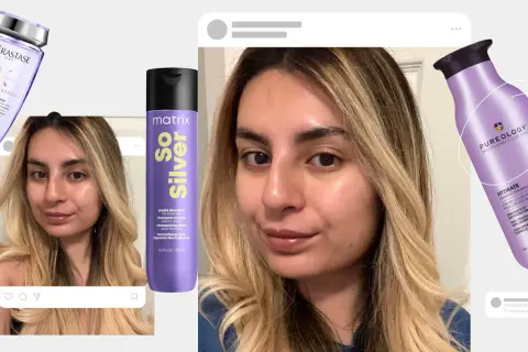 Mujer con pelo rubio y reflejos dorados, sonriendo. A su lado, botellas de champú morado y violeta, ideales para mantener el pelo color violeta vibrante.