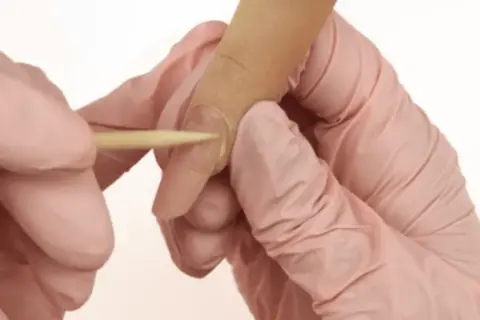 Manicure bez zalanych skórek: techniki i narzędzia perfekcji