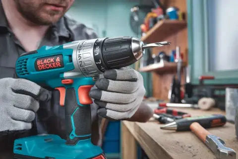 Jak łatwo i bezpiecznie zdjąć głowicę z wiertarki Black&Decker bez błędów