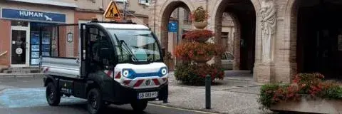 Samochód który zbiera elektrośmieci z osiedla - jak skorzystać z usługi