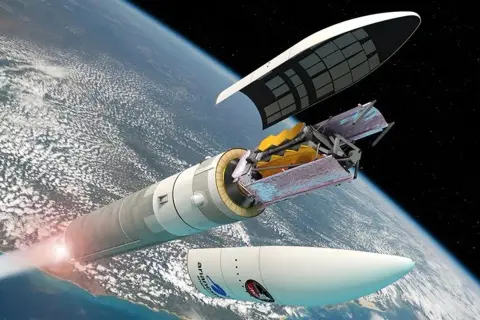 Ilustracja rakiety Ariane 5 wynoszącej teleskop Jamesa Webba na orbitę Ziemi.