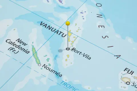 Mapa z zaznaczoną lokalizacją Vanuatu i Port-Vila. Idealne miejsce na wymarzone wakacje!