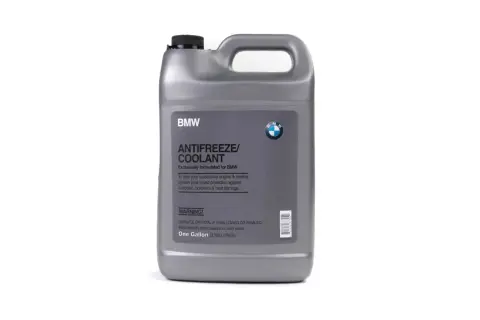Szary kanister z płynem chłodniczym BMW z etykietą "ANTIFREEZE/COOLANT".