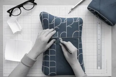 Pokrowiec na krzesło z gumką: Uszyj idealny! Poradnik DIY