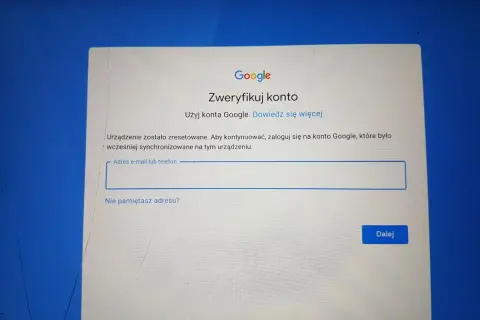 Ekran logowania Google na tablecie Lenovo. Po resecie urządzenia, aby kontynuować, musisz podać adres e-mail lub telefon. Jak odblokować tablet Lenovo zapomniałem hasła?