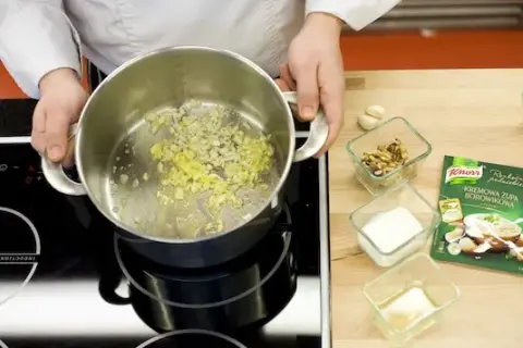 Ile gotować zupę grzybową, aby była idealnie smaczna i aromatyczna