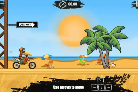Motocyklista na plaży w grze zręcznościowej, z palmami i słońcem w tle.