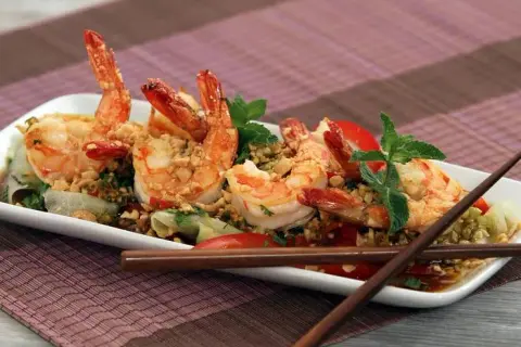 Salade de crevettes thaï : le secret d'une recette fraîche et rapide