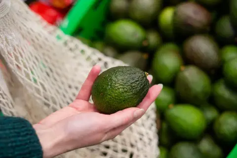 Sekret guacamole: Jak wybrać idealne awokado?