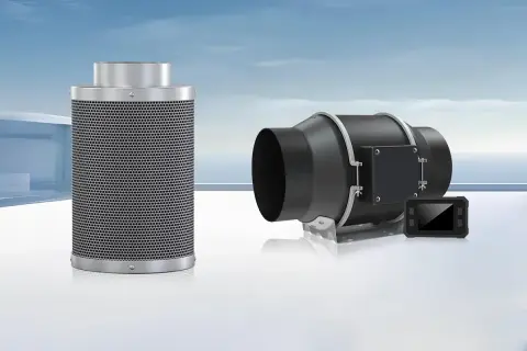 Kolfilter och fläkt med kontrollpanel, delar av ett ventilationssystem.