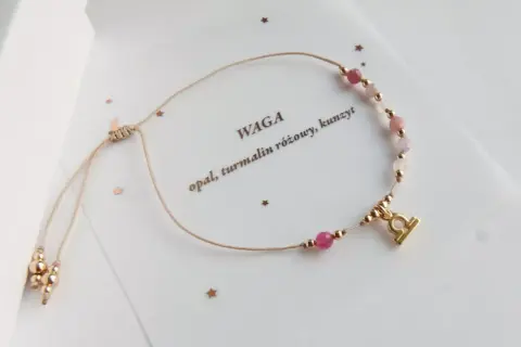 Bransoletka z symbolem Wagi, kamieniem opal, turmalinem i kunzytem. Idealny kamień znak zodiaku dla osób urodzonych pod znakiem Wagi.