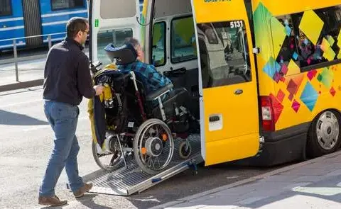 Bezpłatny transport dla niepełnosprawnych w Warszawie - sprawdź, jak skorzystać