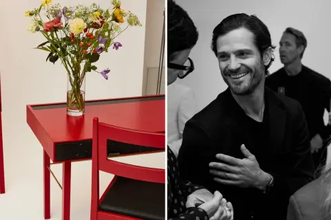 En röd möbel med blommor och en leende man, en glimt av Carl Philips design.